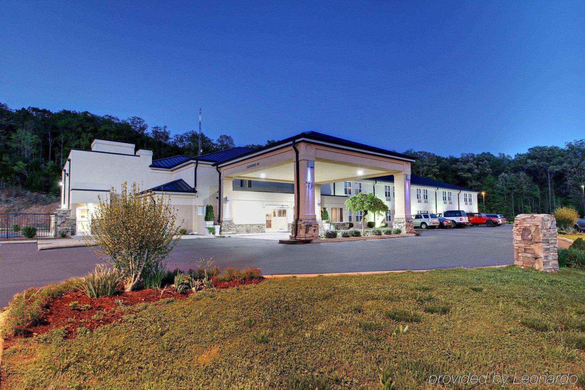 Holiday Inn Express Hurricane Mills Waverly By Ihg Exterior foto